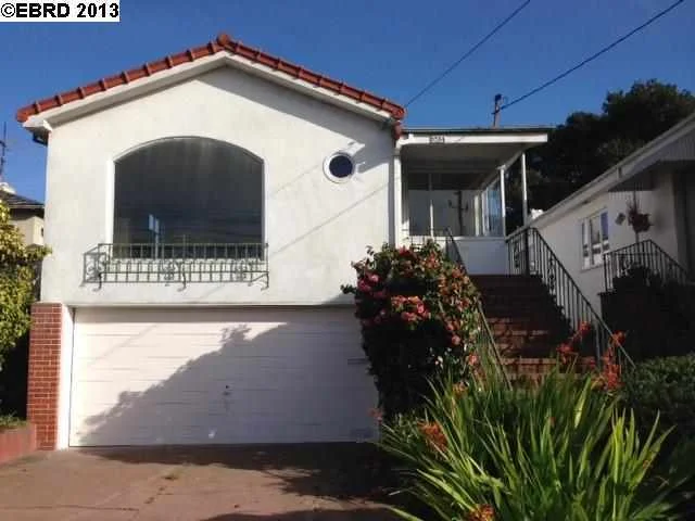 5234 Redondo Ave, Oakland, CA 94618-1047