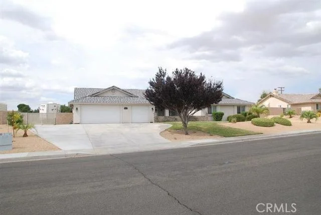 18728 Shoshonee, Apple Valley, CA 92307