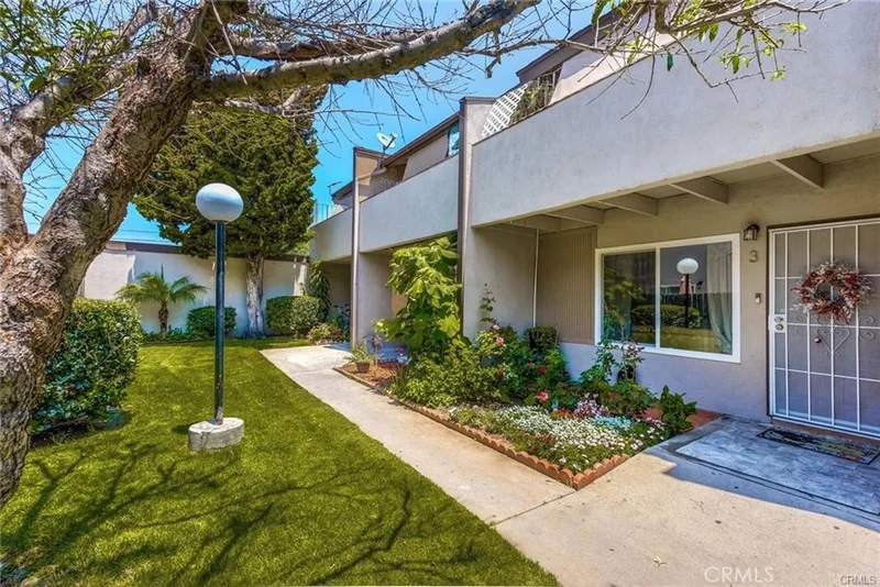 521 Lyon #3, Santa Ana, CA 92701