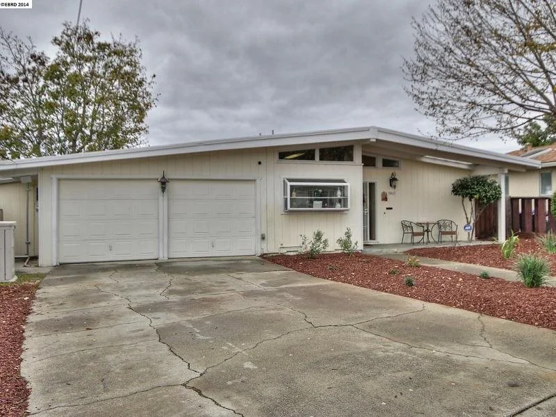 18465 Center St, Castro Valley, CA 94546-1609