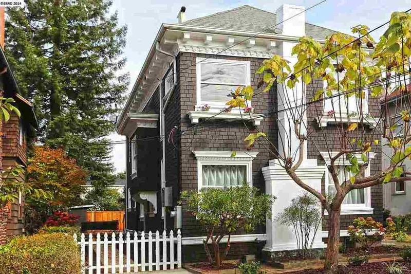 2713 Derby St, Berkeley, CA 94705-1304