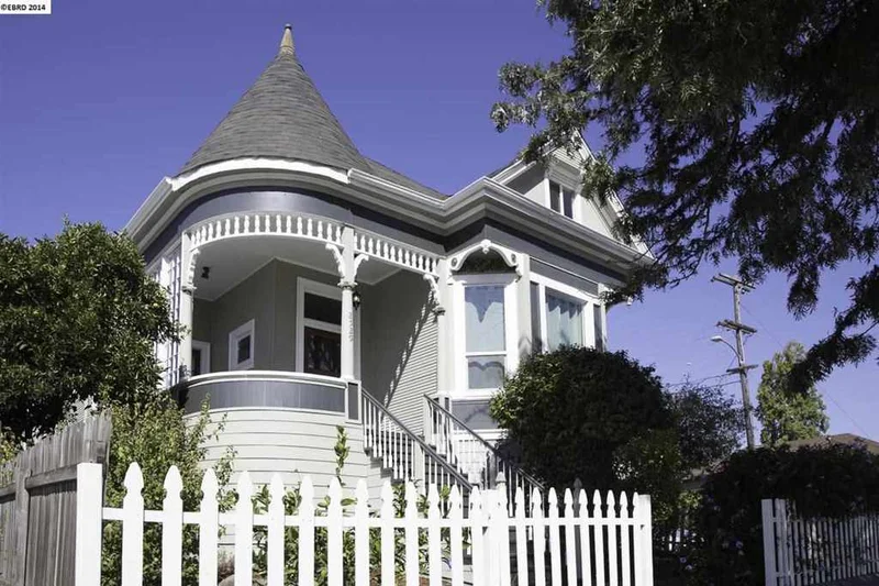 2529 Coolidge Ave, Oakland, CA 94601-2601