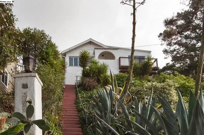 4300 Harbor View Ave, Oakland, CA 94619-2210