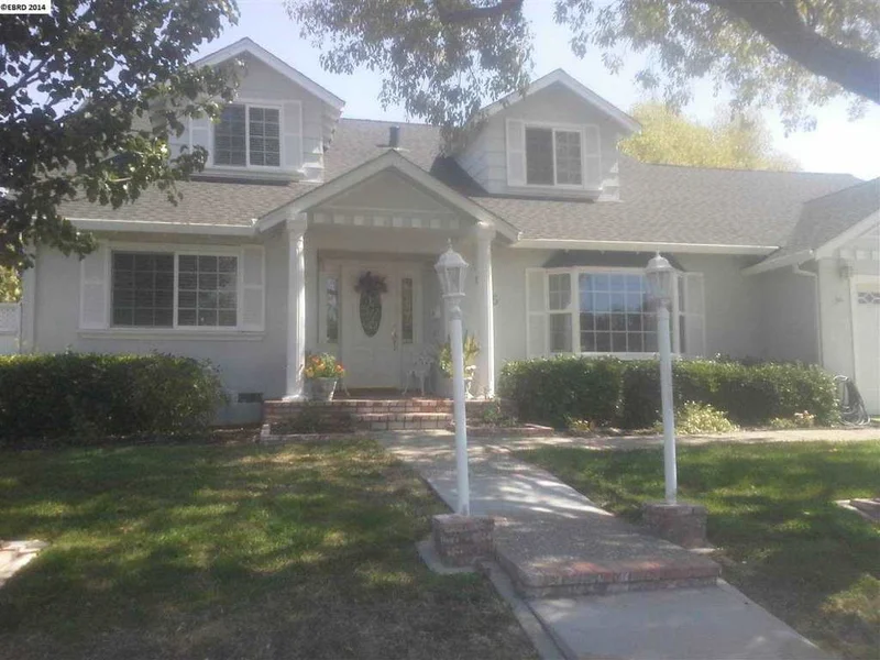 865 Santa Ana Dr, Pittsburg, CA 94565-6142