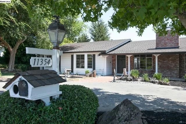11354 Ettrick St, Oakland, CA 94605