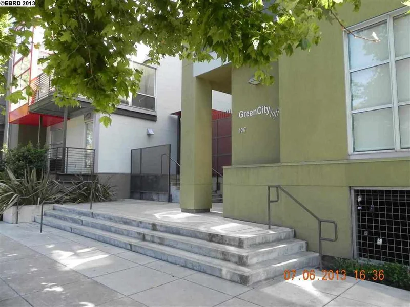 1007 41st St #123, Emeryville, CA 94608-3619