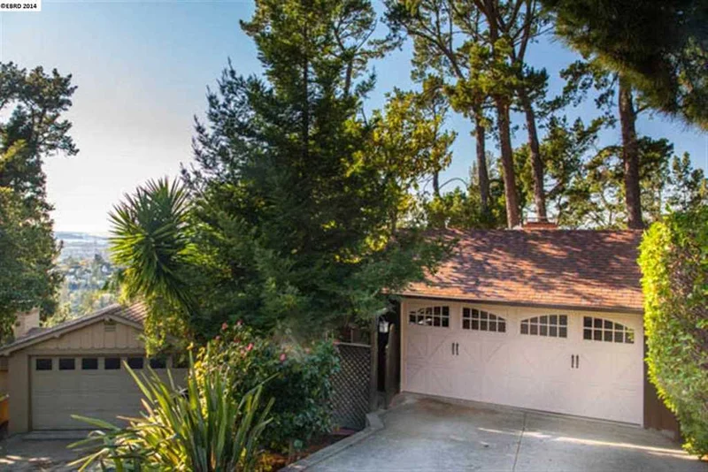 51 Chatsworth Ct, Oakland, CA 94611-2503