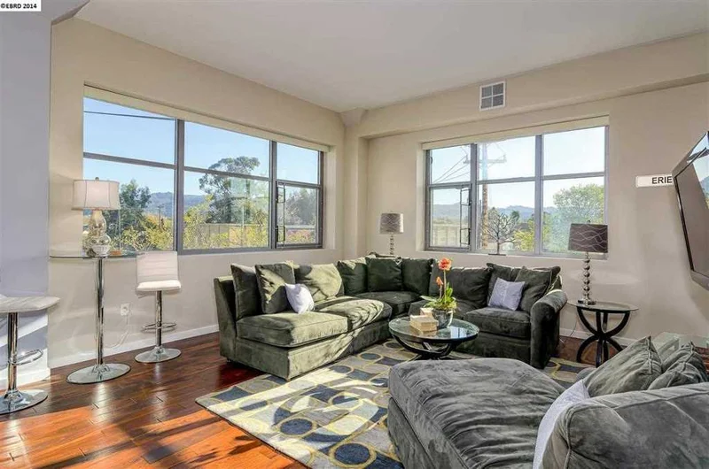 1001 46th St #301, Emeryville, CA 94608-3466
