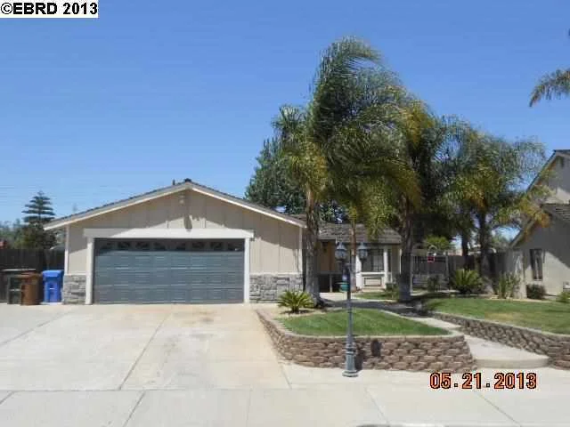 1040 Woodglen Dr, Oakley, CA 94561-2507