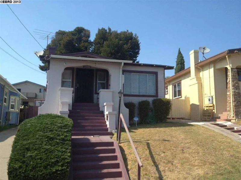 2987 Morcom Ave, Oakland, CA 94619-3315
