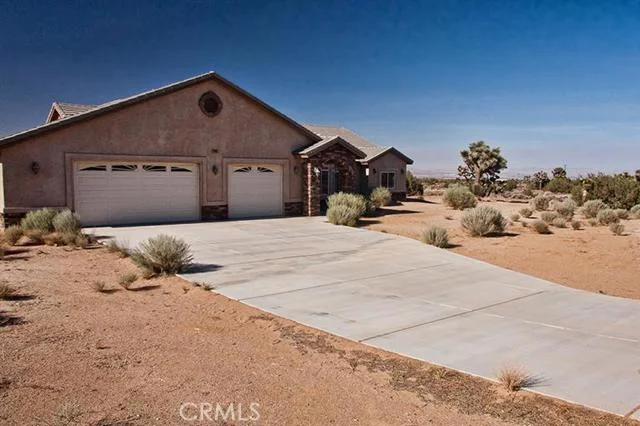 8450 Smoketree, Phelan, CA 92371