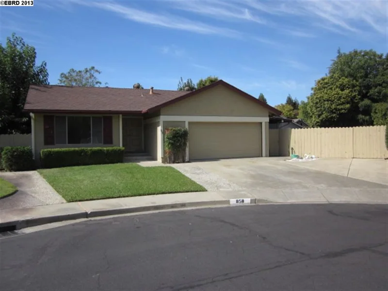 858 Saint John Ct, Concord, CA 94518-2120