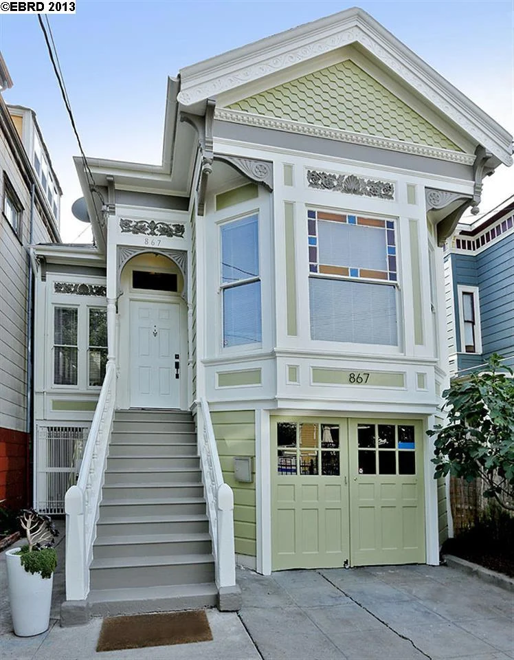 867 Milton St, Oakland, CA 94607-3445