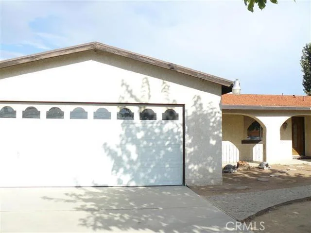 8989 Guava, Hesperia, CA 92345