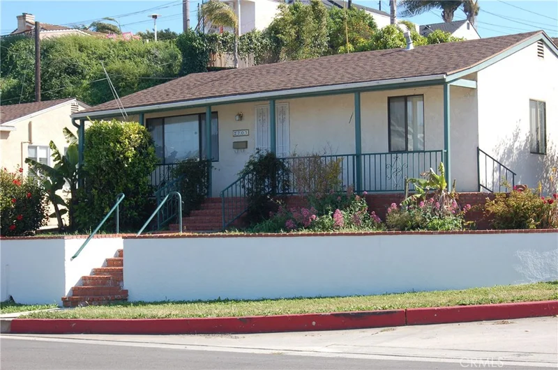 2703 Walker, San Pedro, CA 90731