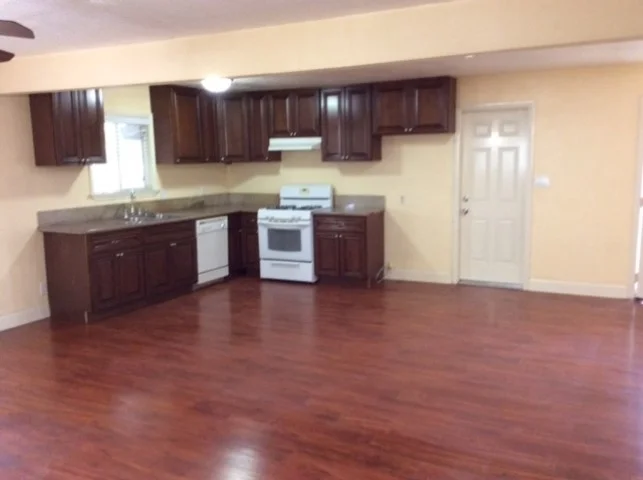 1160 Elmwood Dr, Escondido, CA 92025