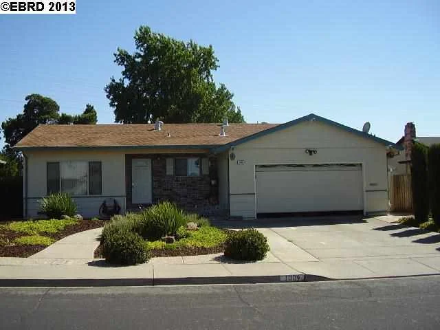 1009 Monterey Dr, Antioch, CA 94509-4616