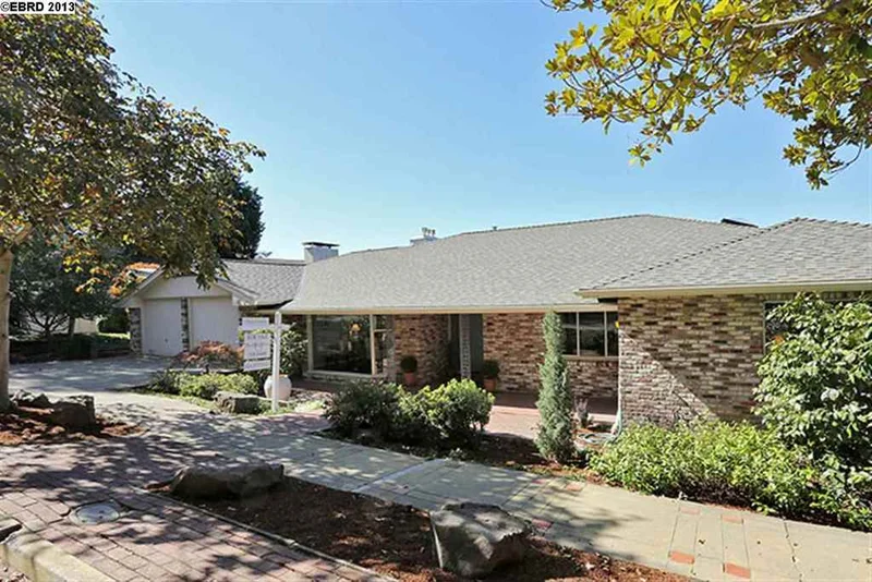 85 Sandringham Rd, Piedmont, CA 94611-3612