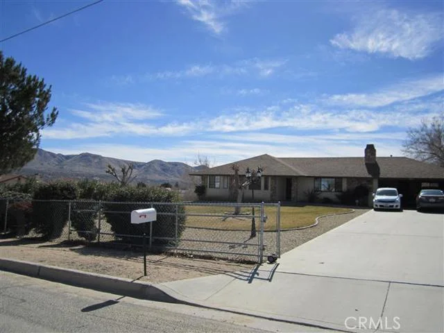 18815 Danbury, Hesperia, CA 92345