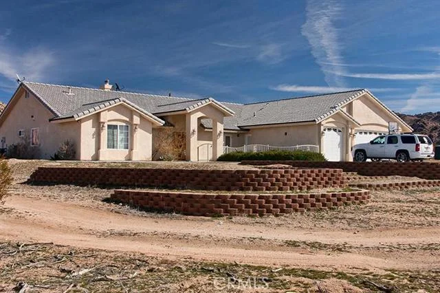 22672 Earlimart, Apple Valley, CA 92307
