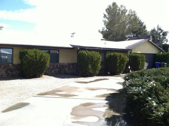 12381 Lakota, Apple Valley, CA 92308