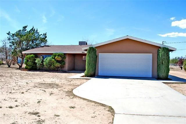 8988 3rd, Hesperia, CA 92345