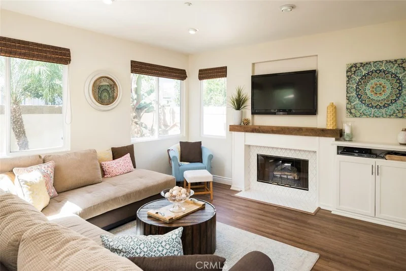 2533 Santa Ana, Costa Mesa, CA 92627