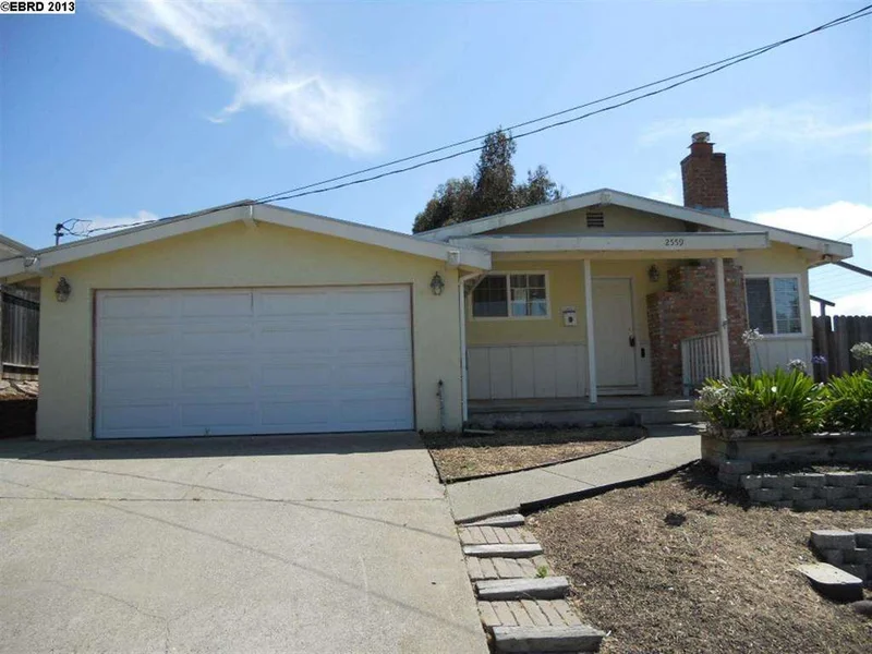 2559 Dora Ct, Pinole, CA 94564-1316