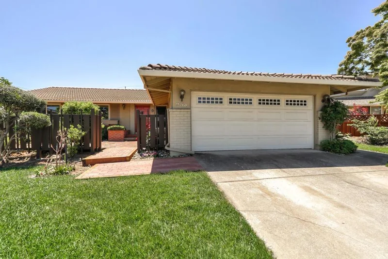 11260 Monterey, Cupertino, CA 95014