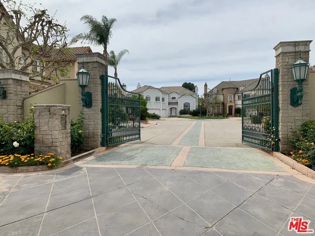 18524 Sophia, Tarzana, CA 91356