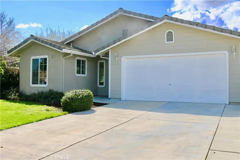 795 Cedar, Livingston, CA 95334