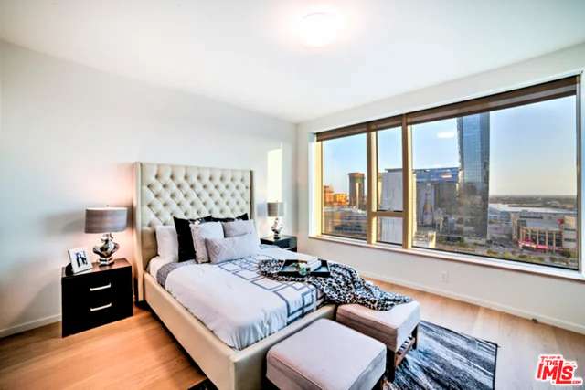 889 Francisco #1206, Los Angeles, CA 90017