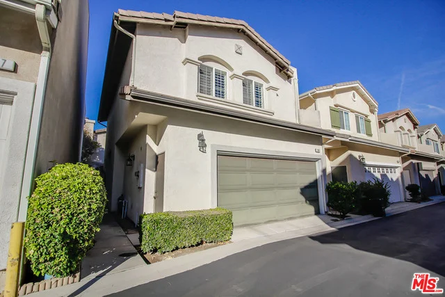 9001 Owensmouth #18, Canoga Park, CA 91304