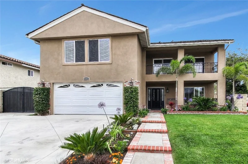 10011 Kaylor, Los Alamitos, CA 90720