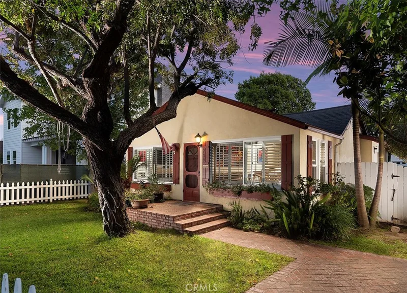 275 Flower, Costa Mesa, CA 92627