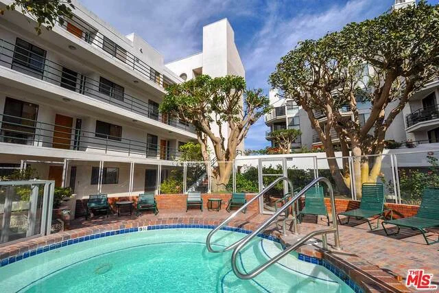 2940 Neilson #209, Santa Monica, CA 90405