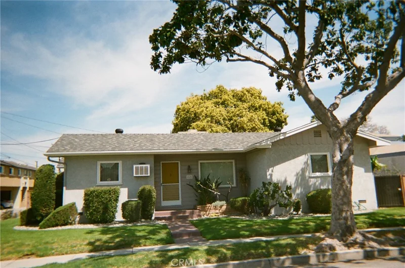 4625 14th, Long Beach, CA 90804