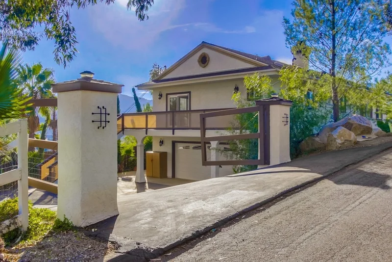 10205 Stonehurst, Escondido, CA 92026
