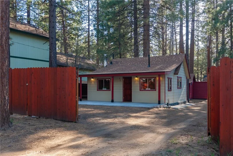 418 Georgia, Big Bear, CA 92315