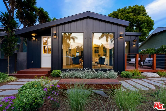614 Venezia, Venice, CA 90291