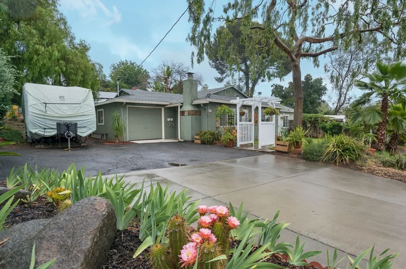 902 Broadway, Escondido, CA 92025