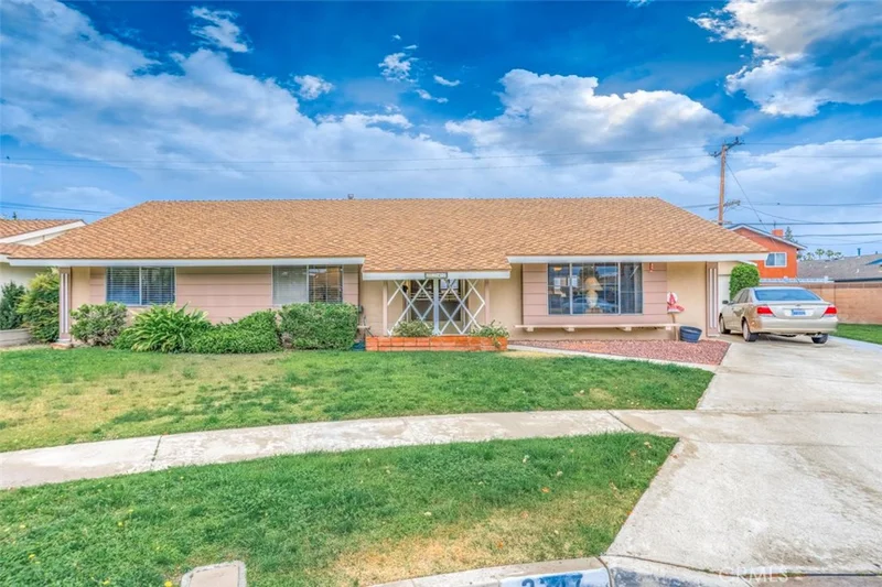 2247 Oshkosh, Anaheim, CA 92806