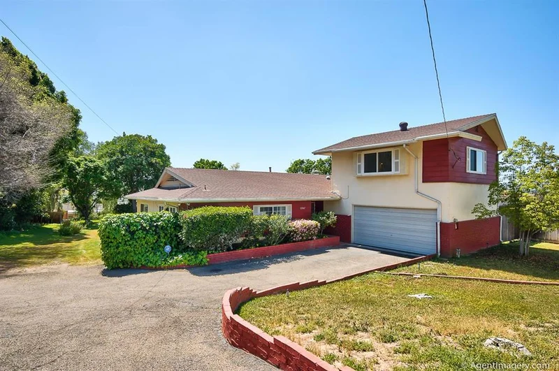 10047 Estrella, La Mesa, CA 91941