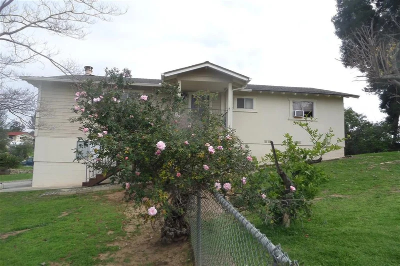 1235 Aves Lane, Fallbrook, CA 92028