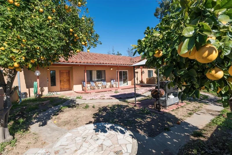 627 Amigos Rd, Ramona, CA 92065