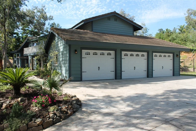 10395 Tioga Lake Dr., Escondido, CA 92029