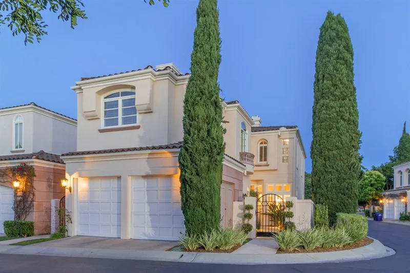 5172 Renaissance Avenue, San Diego, CA 92122