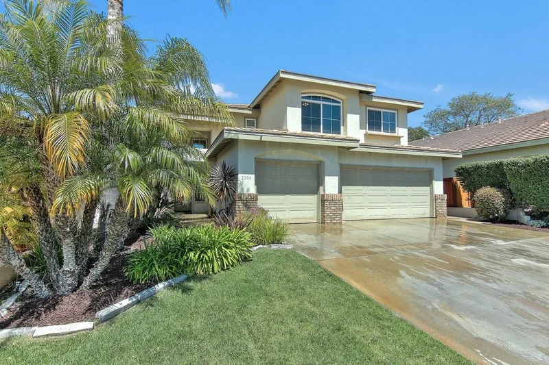 2300 Bear Rock Gln, Escondido, CA 92026