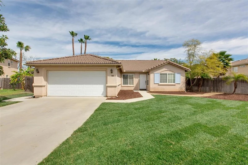 880 Albert Ct, Escondido, CA 92027