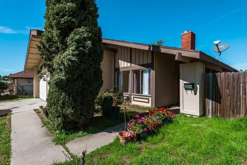 8862 Covina St., Mira Mesa, CA 92126